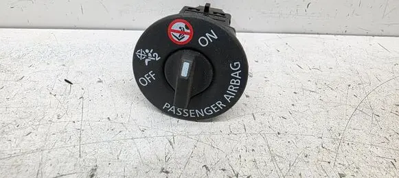 Passenger airbag on/off switch