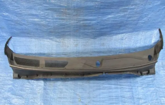Nissan Pathfinder R50 Wiper trim