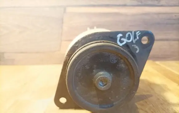 Volkswagen Golf III Engine mount bracket