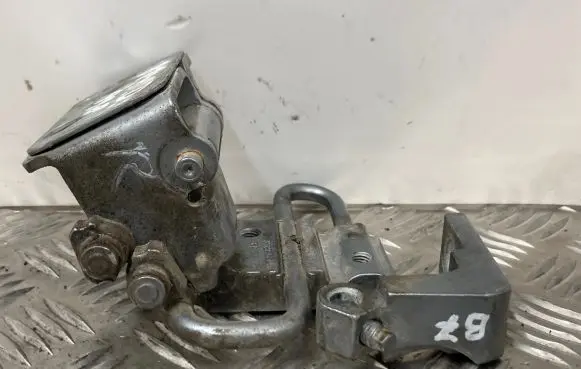 Audi A4 S4 B7 8E 8H Rear door lower hinge 8E0833412E
