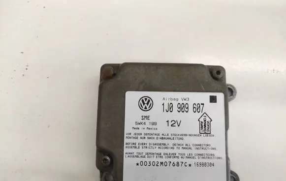 Volkswagen PASSAT B5 Airbag control unit/module 1J0909607 5WK4199 00302M07687C