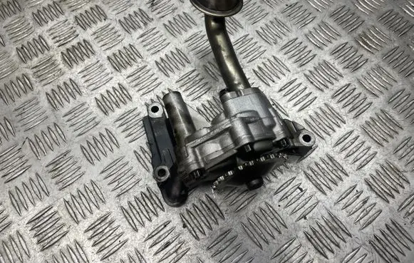 Volkswagen Touran I Oil pump 038115105C 02497504 280205