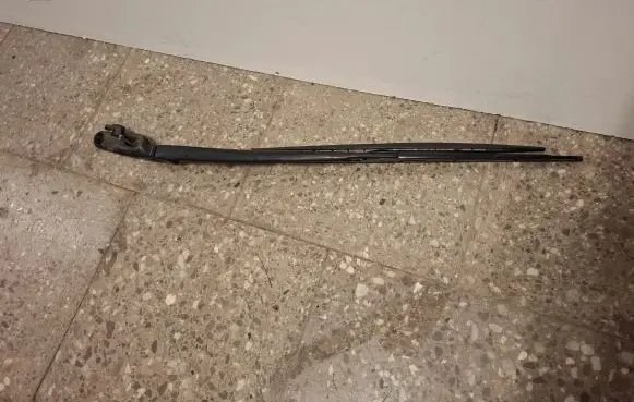 BMW 7 E65 E66 Front wiper blade arm 7144075