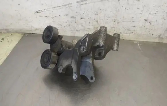 KIA Sportage Power steering pump mounting bracket 