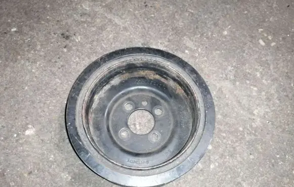 Volkswagen PASSAT B6 Crankshaft pulley 03G105243