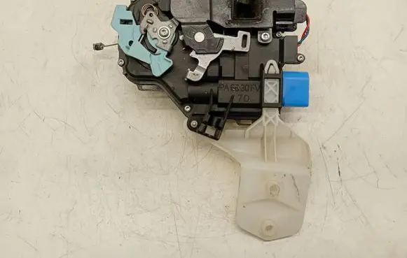 Volkswagen Caddy Front door lock 3D1837016AC