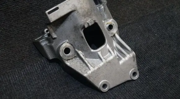 Volkswagen Touareg II Other engine bay part 057130147