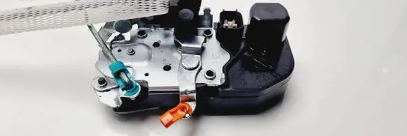 Dodge RAM 1500 DR Front door lock