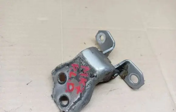 Suzuki Swift II Front door lower hinge 