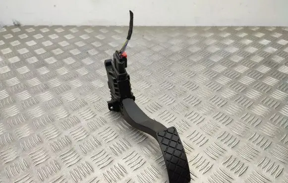 Skoda Octavia Mk3 (5E) Accelerator throttle pedal 5Q1723503H