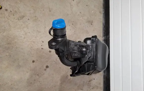 Volvo V60 AdBlue liquid reservoir 31405814