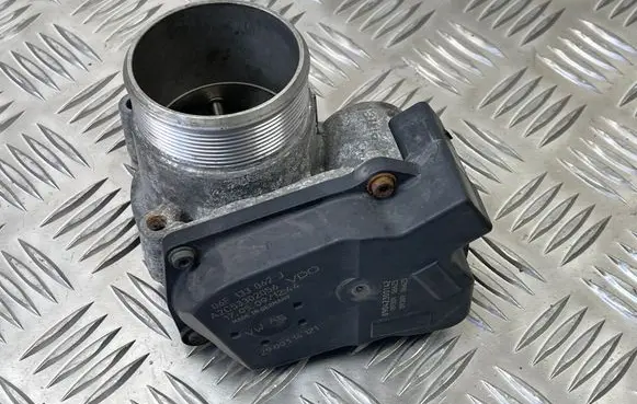 Volkswagen PASSAT CC Throttle valve 06F133062J A2C53302056