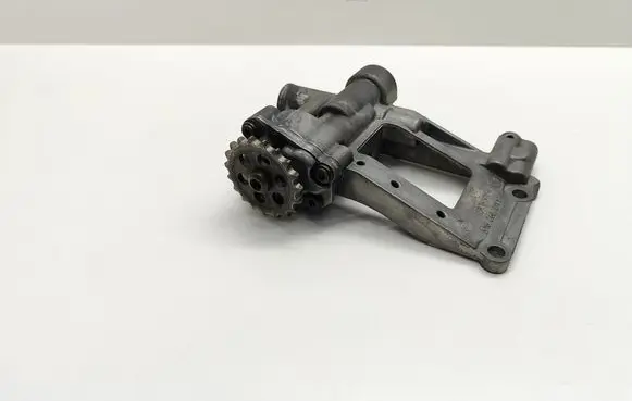 BMW 5 E60 E61 Oil pump 7792945 11417792945