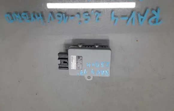 Toyota RAV 4 (XA40) Fuel level meter relay 89570-42030