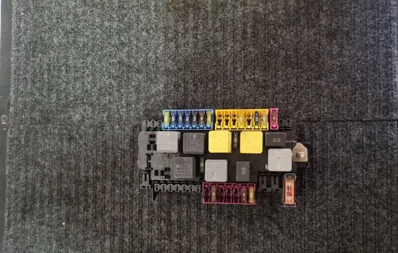 Mercedes-Benz GLE (W166 - C292) Fuse module A1669068201 28689S1812