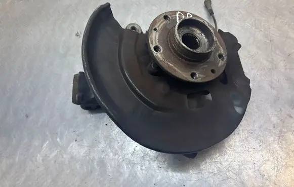 Nissan Qashqai Front wheel hub spindle knuckle