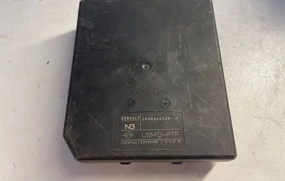 Renault Laguna III Fuse module 284B66052R 2554904694 519287A30