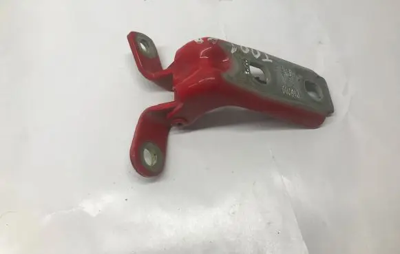 Chevrolet Camaro Front door upper hinge A046057