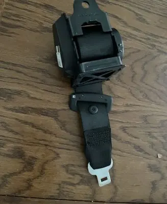 Middle seatbelt (rear)