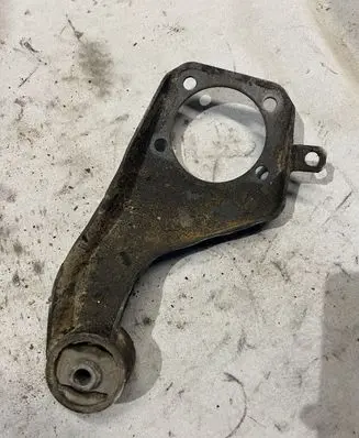 Mitsubishi Pajero Front differential bracket 