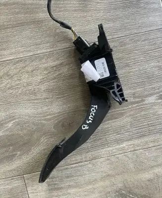 Ford Focus Accelerator throttle pedal JX619F836BC