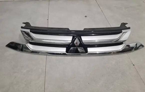 Mitsubishi Outlander Front bumper upper radiator grill 7450A992