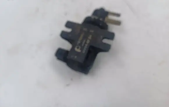 Audi A6 S6 C5 4B Vacuum valve 
