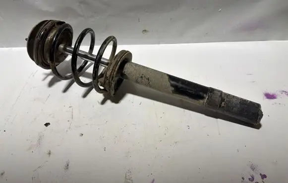 BMW 5 E39 Front shock absorber/damper 04772309 DSC008G