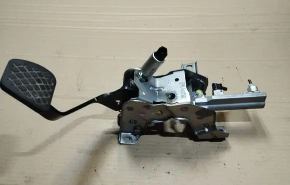Honda CR-V Brake pedal