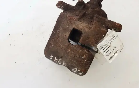 Toyota RAV 4 (XA20) Front brake caliper