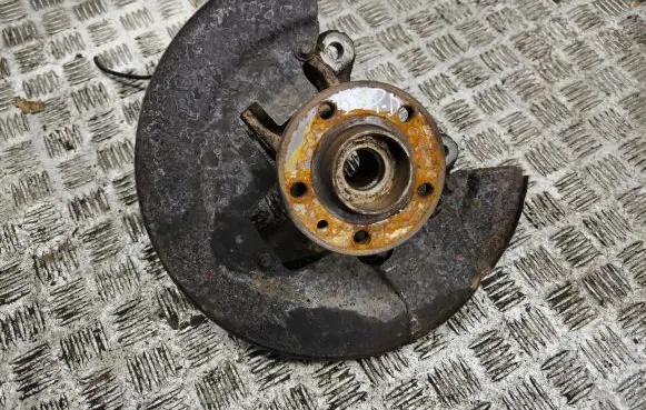 Volvo V70 Front wheel hub