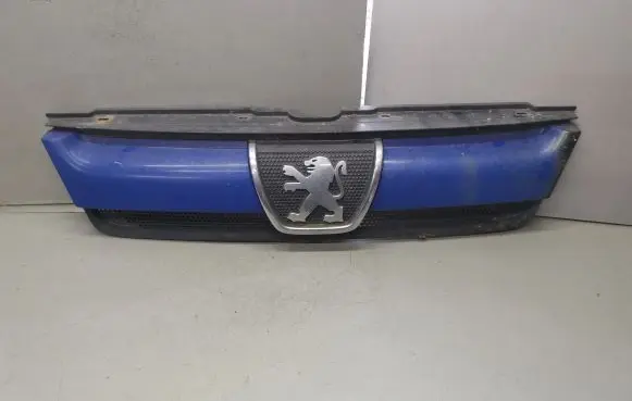 Peugeot Boxer Front bumper upper radiator grill 1304703070