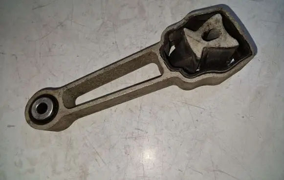 Volvo S60 Engine mount bracket 30680474