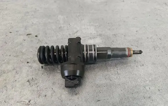 Volkswagen PASSAT B6 Fuel injector