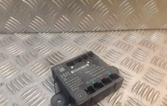 Mercedes-Benz C W204 Door control unit/module 2129004206 A2129004206