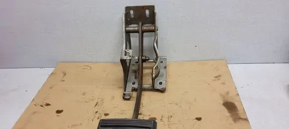 Chrysler Town u0026 Country IV Brake pedal 4721735AB