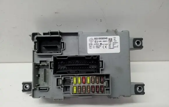 Fiat Punto (199) Fuse module 00518690940