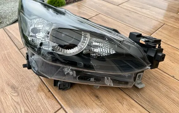 Mazda Demio Headlight/headlamp D43N51030