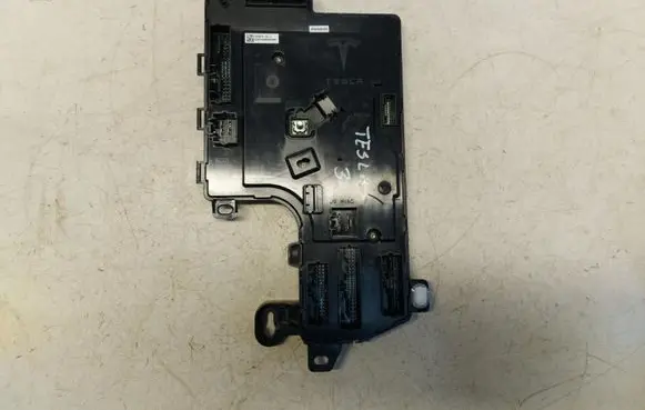 Tesla Model 3 Comfort/convenience module 1078673-00-L