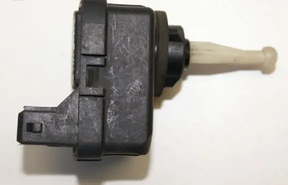 Headlight level adjustment motor