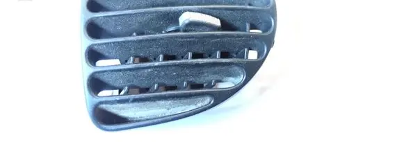 Citroen Xsara Picasso Dash center air vent grill