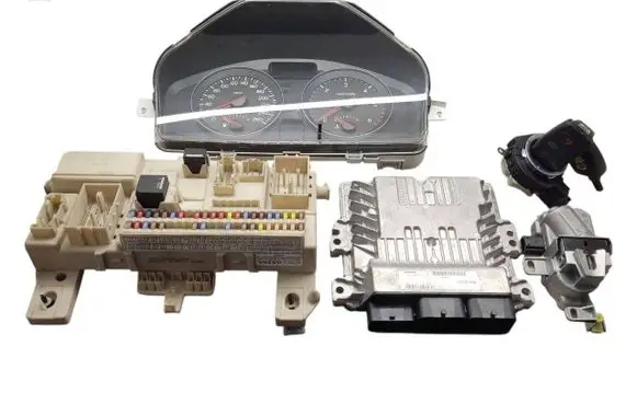 Volvo V50 Engine ECU kit and lock set 31336000 31327215 31268178