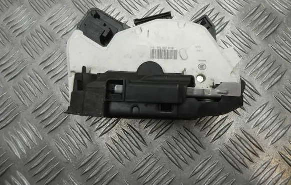 Audi A1 Front door lock 5K1837016E T3477