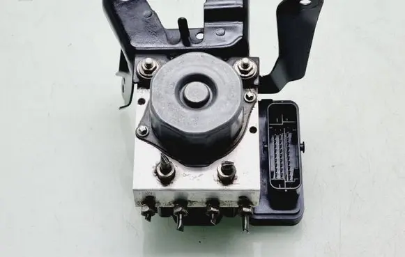 Toyota Aygo AB40 ABS Pump 2265106455