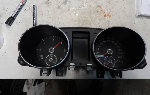 Volkswagen Golf VI Speedometer (instrument cluster) 5K0920871A 503002507101 1005021074