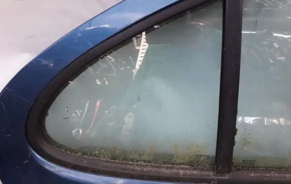 Renault Megane I Rear vent window glass