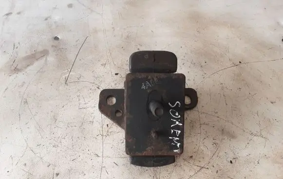 KIA Sorento Engine mount bracket 218123E150
