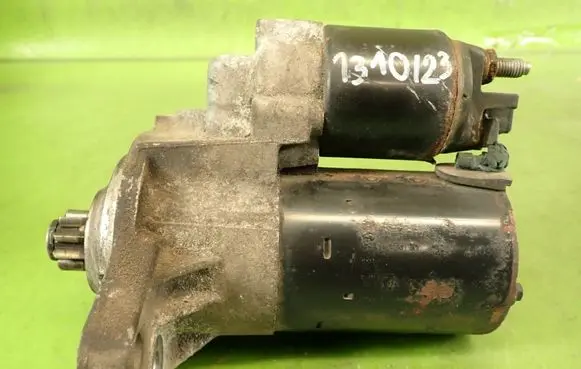 Volkswagen Golf IV Starter motor 0001120402