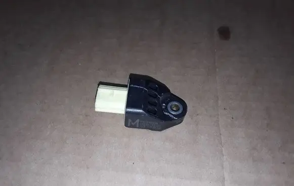 Toyota Urban Cruiser (XP110) Airbag deployment crash/impact sensor 8983133020