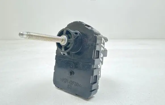 Toyota Avensis T250 Headlight level adjustment motor 